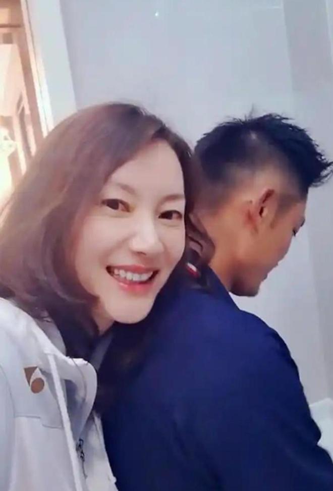 林丹8岁儿子去西班牙学网球媳妇和婆婆陪读自己在家舒服了(图8)