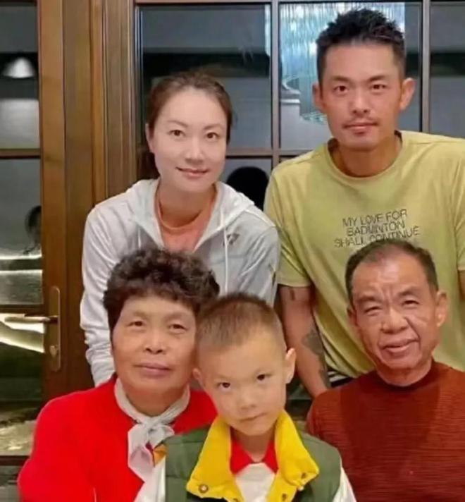 林丹8岁儿子去西班牙学网球媳妇和婆婆陪读自己在家舒服了(图12)