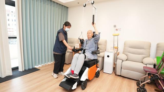织密“幸福360”服务网托举“银发族”家门口的“颐养梦”(图1)