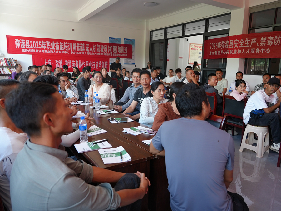 云南弥渡：技能培训拓宽就业路_新华网(图1)