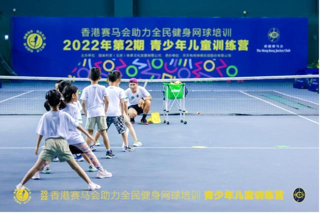 中国网球迎来春天！郑钦文奥运金牌激发万众热爱与国家支持共筑未来