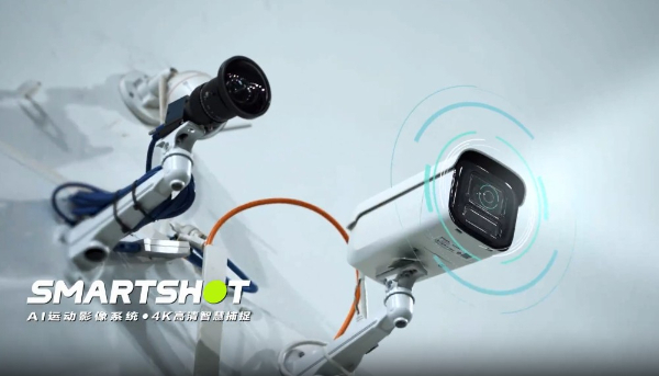 当代年轻人流行在学练馆打网球