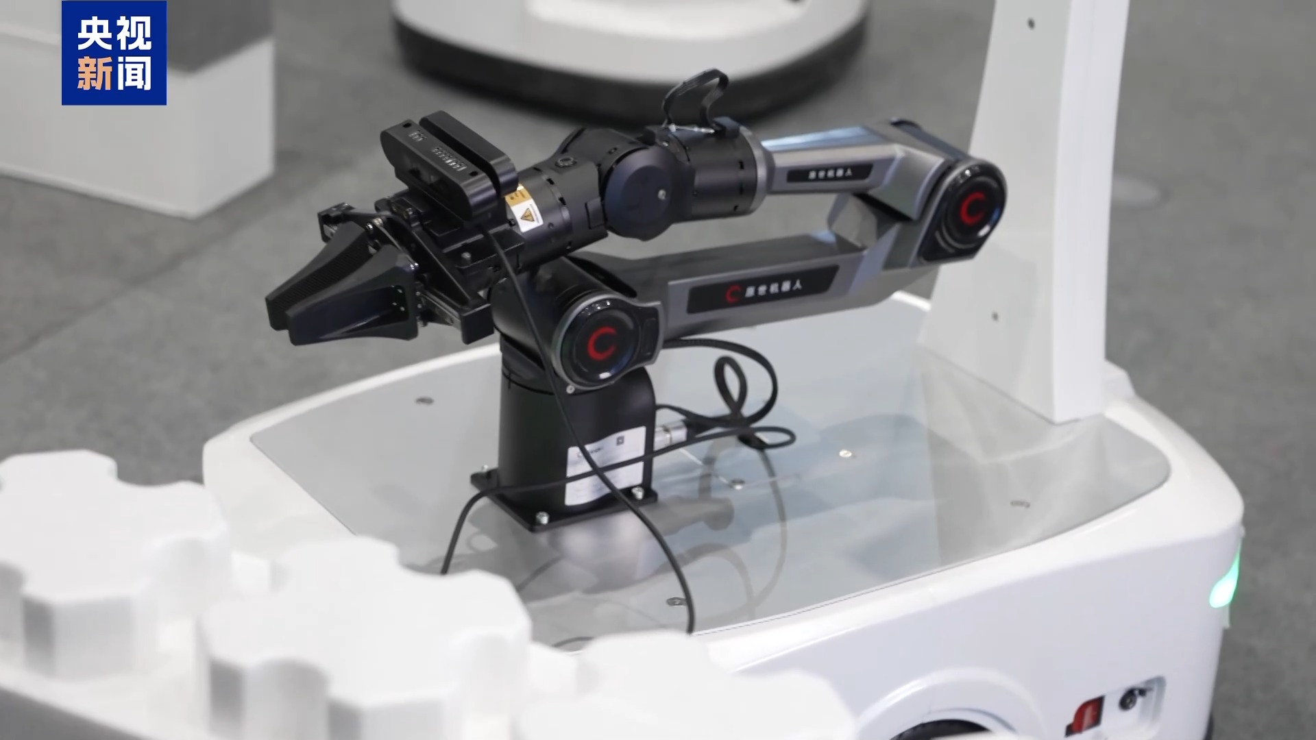 全国技能大赛炫“科技范儿” 机器人“管家”现场上岗(图4)