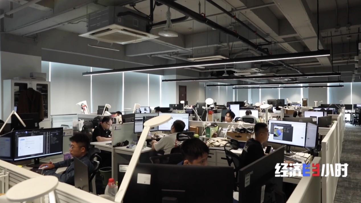 经济半小时｜飞行员有了“数字陪练” 新技术“跨界”催生新职业(图6)