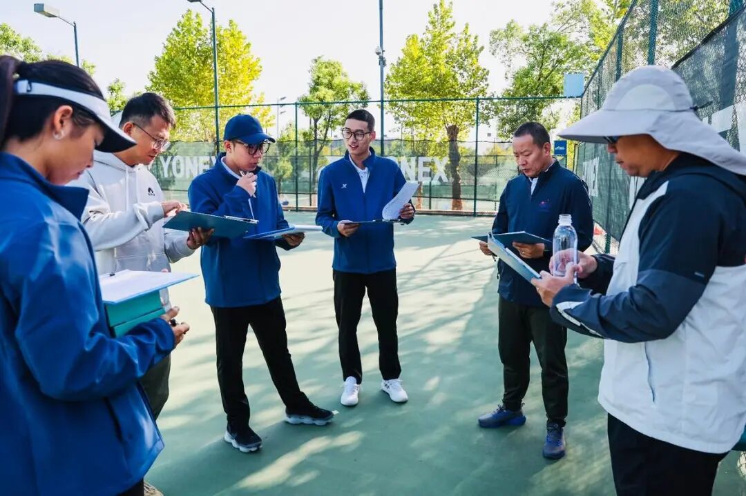 男子连续参与8届武网：从当球童到培训师 靠网球考上大学(图3)