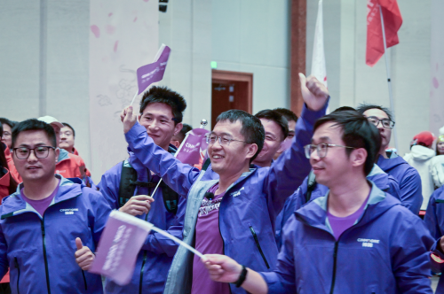 神眸惊艳戈20首秀：AI智能摄像机连成赛道安全守护网