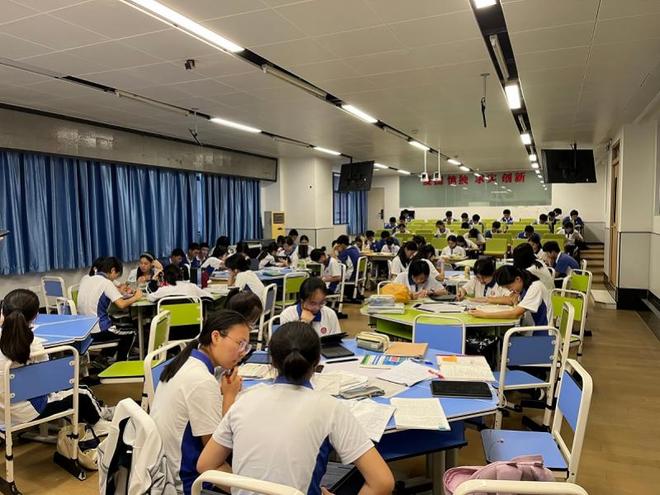 高三活力满满！操场这一幕惊呆考察团深圳名校重新定义教育(图4)