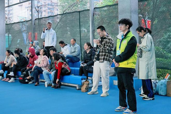 网球起落间 叩响“职工脉搏”(图3)