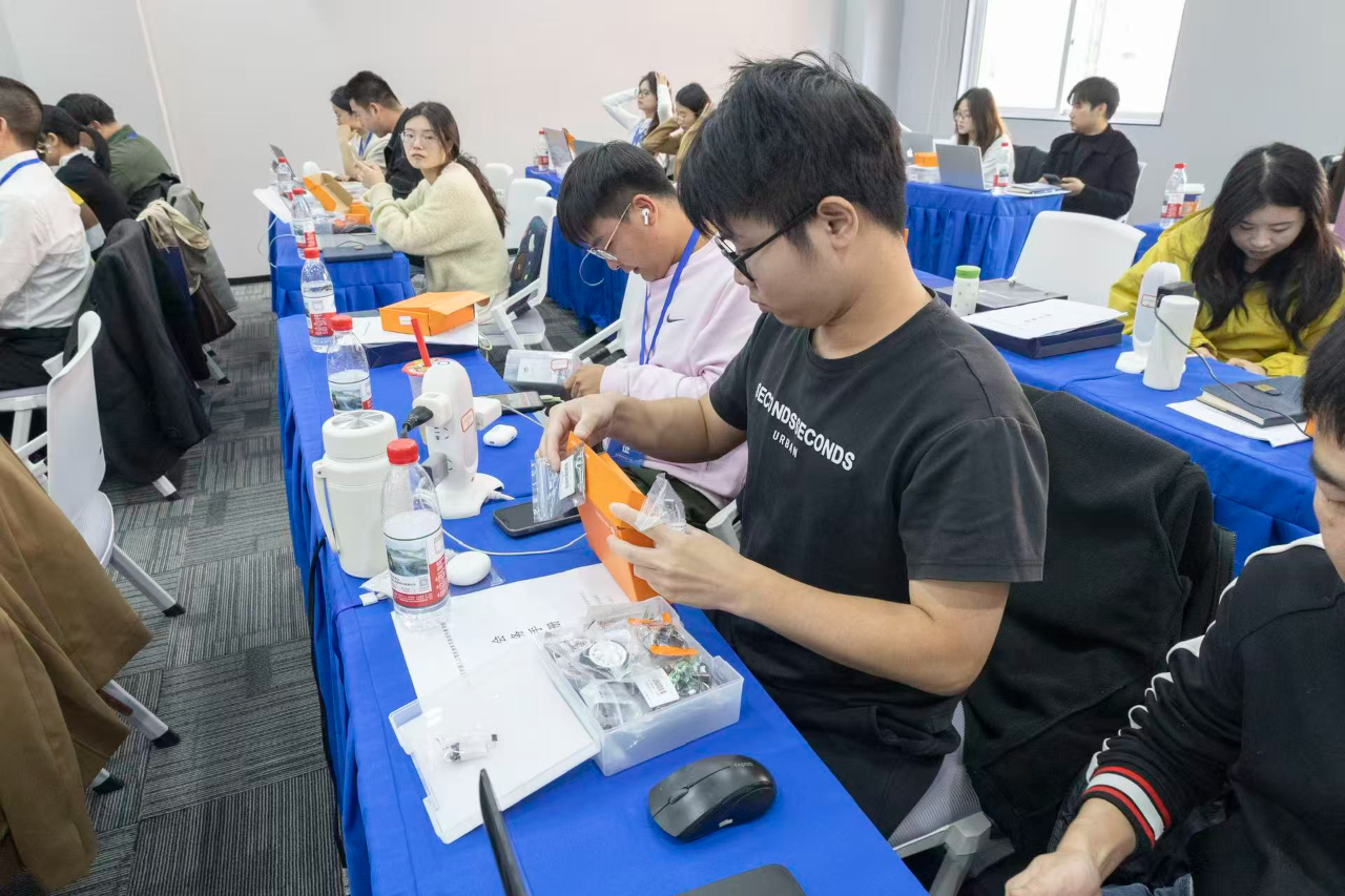 九江市第四期人工智能教育实践指导教师培训圆满结束(图3)