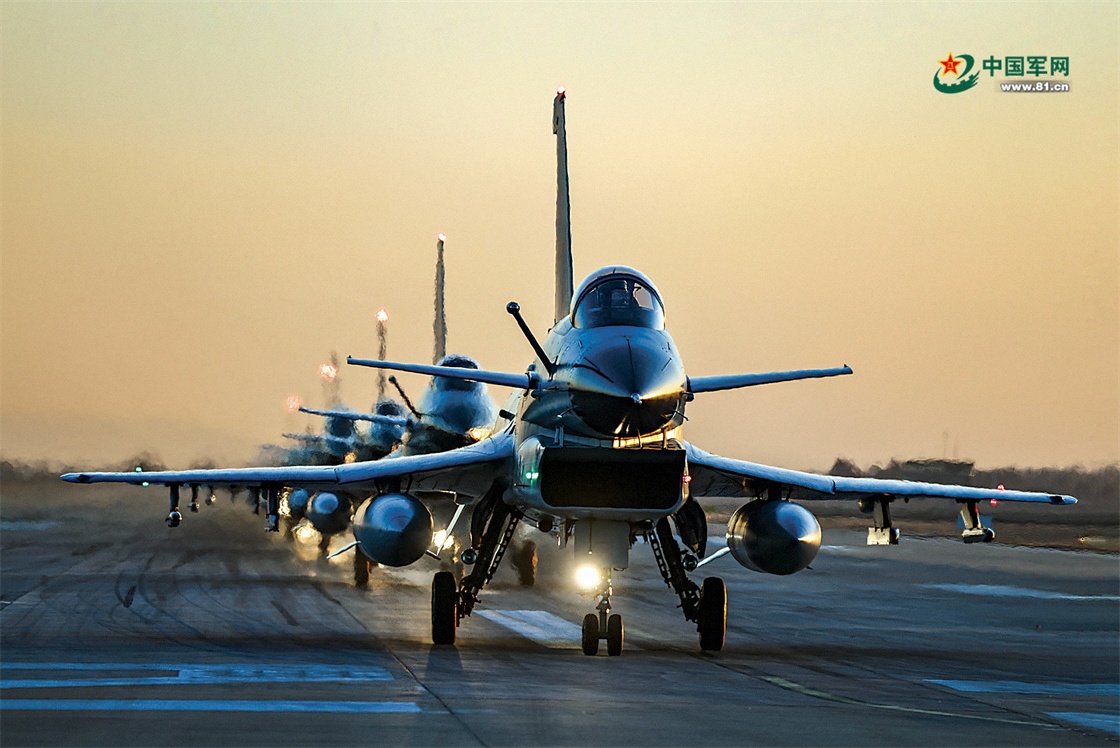 空军航空兵某旅开创虚实结合体系训练新模式 数智赋能打造“空天先锋”(图1)