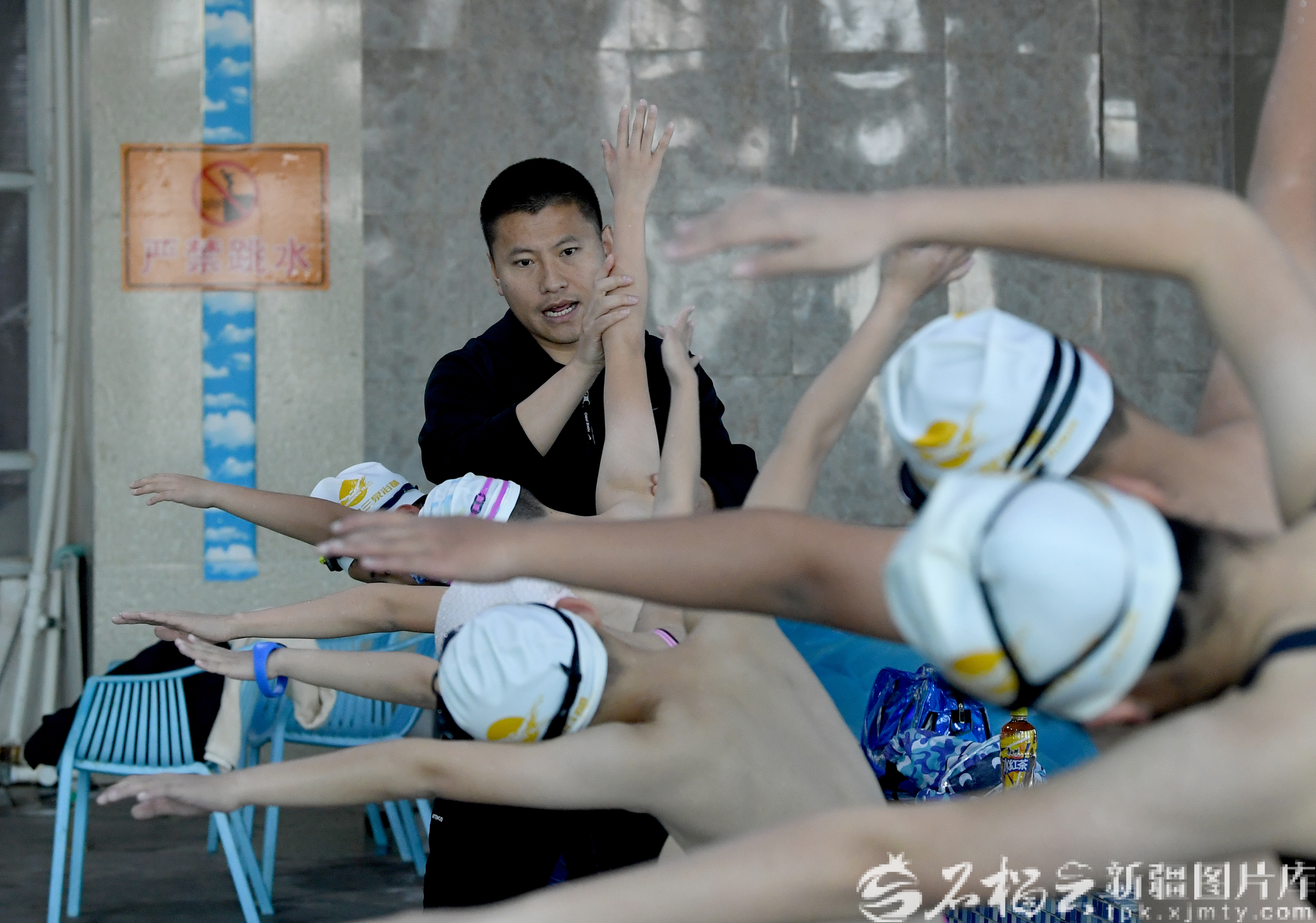 “90后”温少恒：以热爱为桨 在天山脚下划出青春轨迹