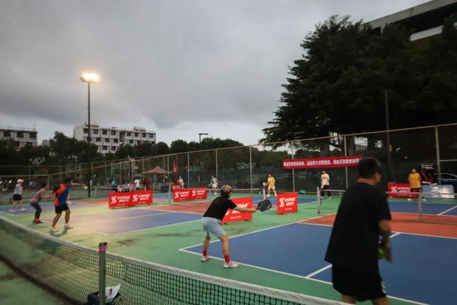 周末别宅家！全家都能玩的匹克球攻略：从5岁到65岁都上瘾