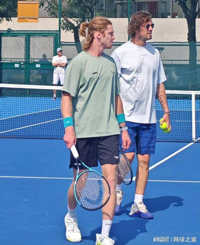 卢布哭诉萨芬式铁血训练正杀死自己丝袜称当今女网水平趋于一致(图1)