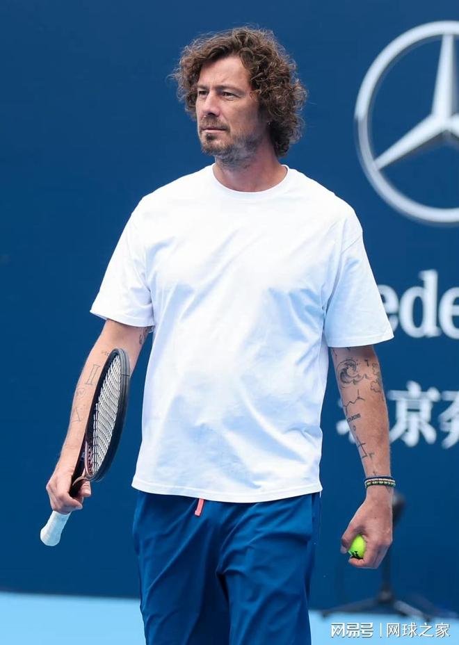 卢布哭诉萨芬式铁血训练正杀死自己丝袜称当今女网水平趋于一致(图3)