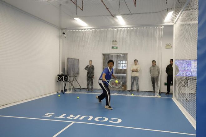 科技赋能体育深外龙华高中部AI网球运动馆正式启用(图3)