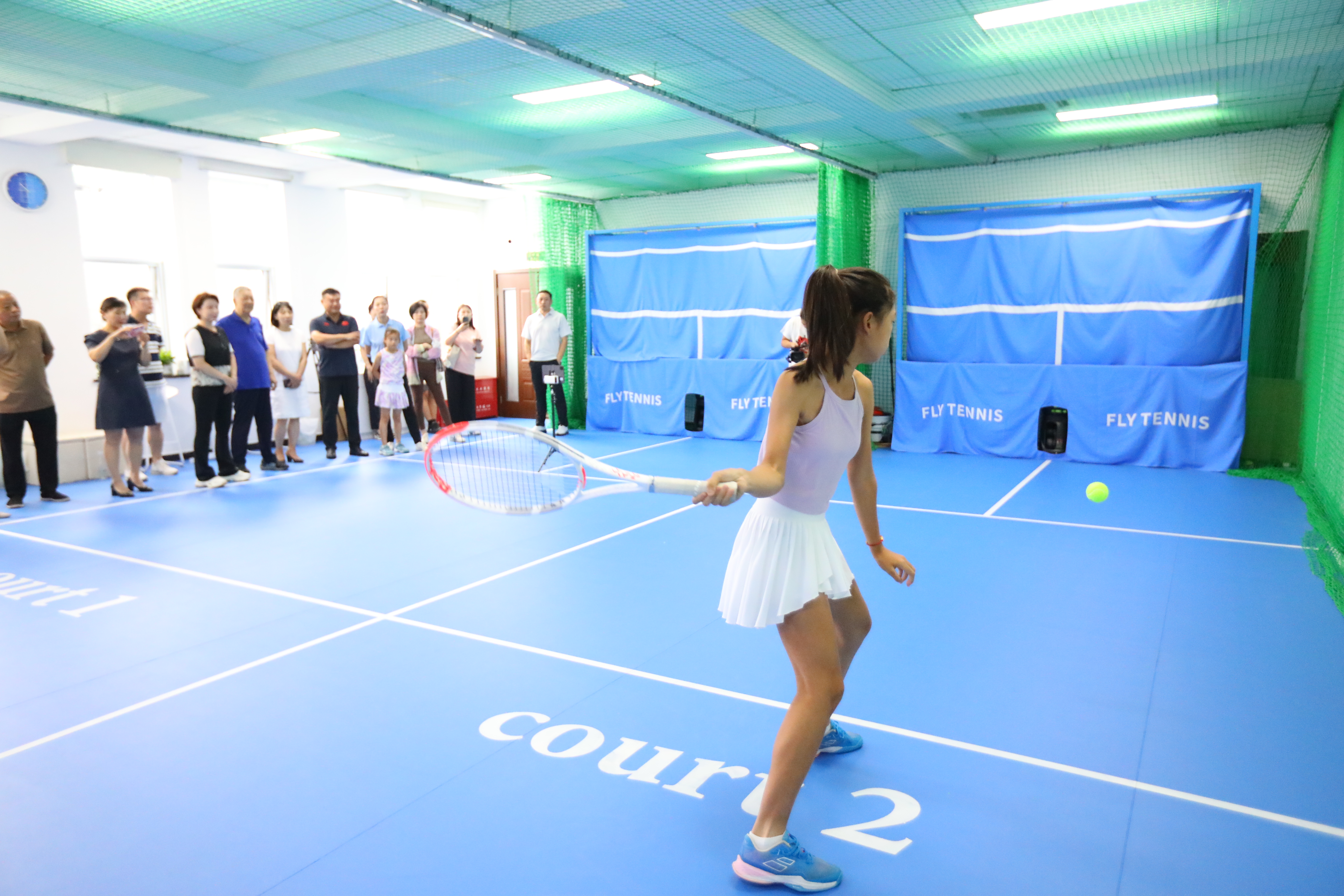 全国雪地橄榄球公开赛开赛 800余名运动员齐聚冰城