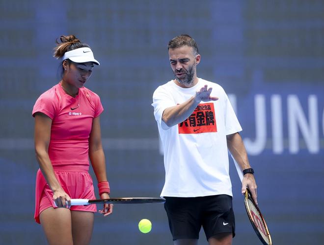 郑钦文提前14天备战中网：疑似更换体能师 短暂休假后状态更佳(图9)