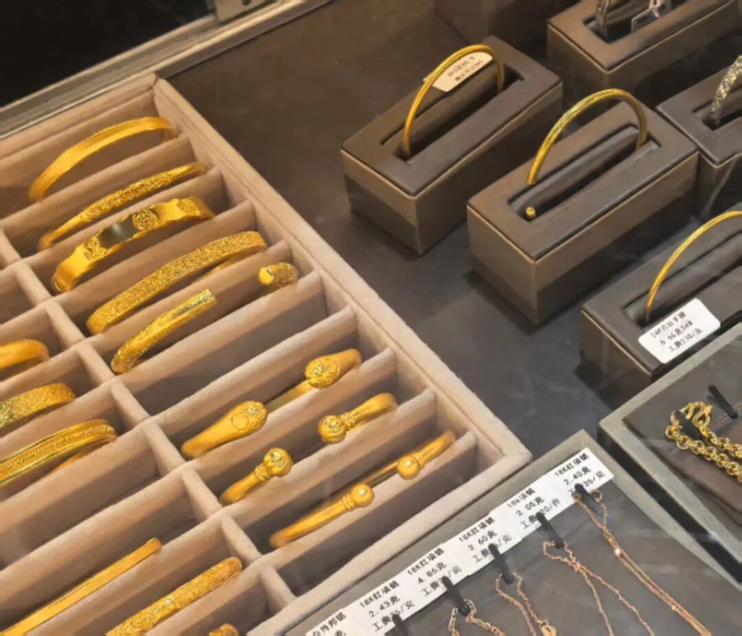 首饰金价高涨年轻人掀起“打金热”(图2)