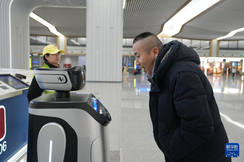 机器人“上岗”护航春运-新华网