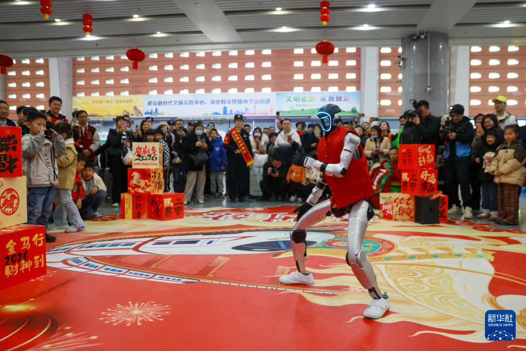 机器人“上岗”护航春运-新华网(图3)