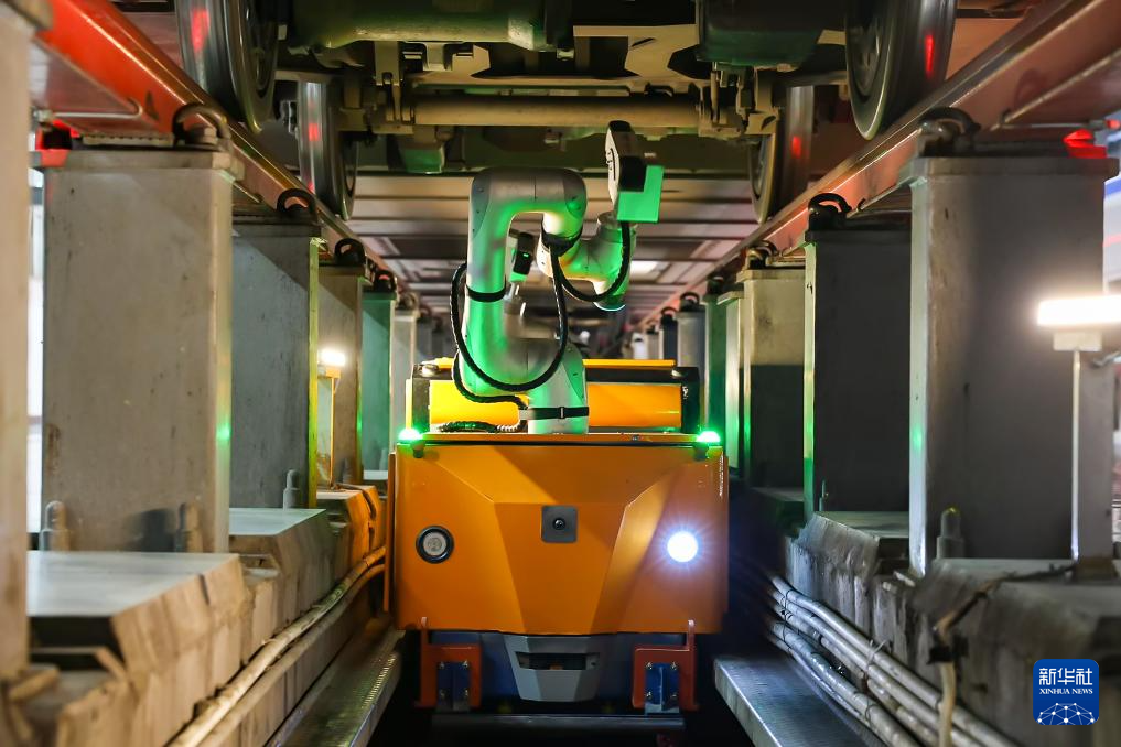 机器人“上岗”护航春运-新华网(图4)