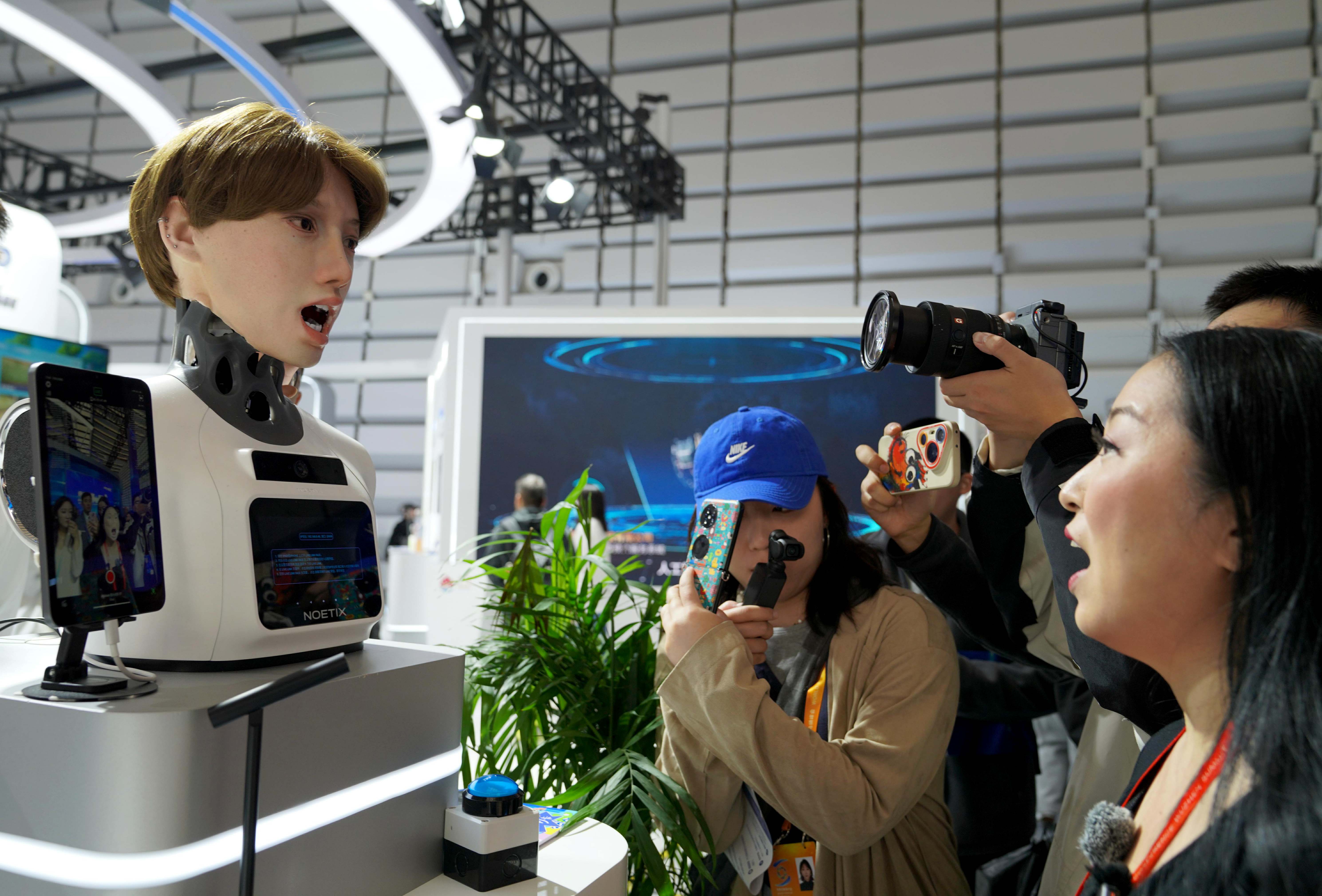 会交流、能干活的机器人是怎样“练”成的？(图2)