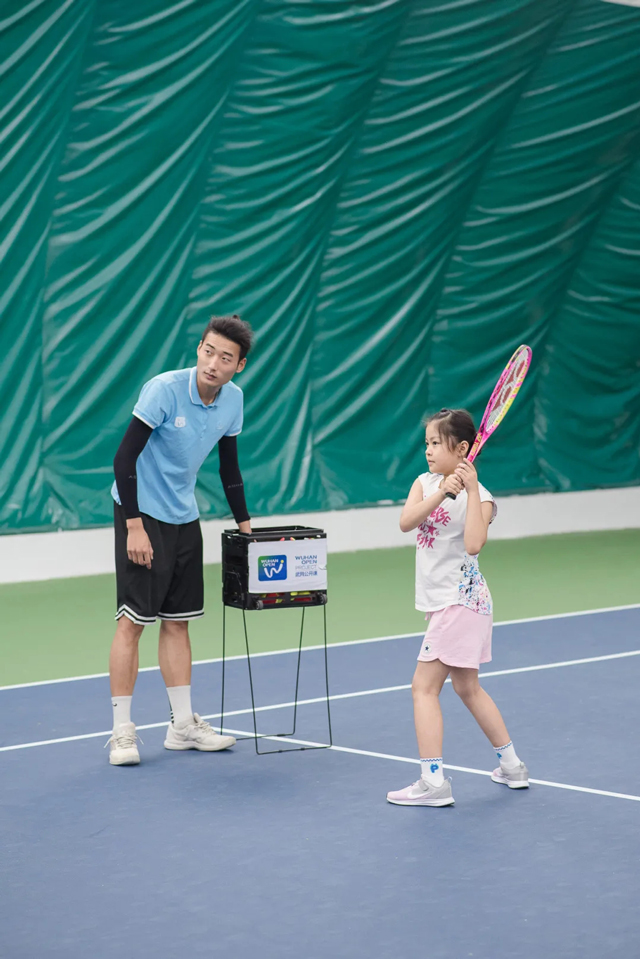 孙颖莎保障升级！五人团队曝光王励勤大力支持冲击奥运三冠王