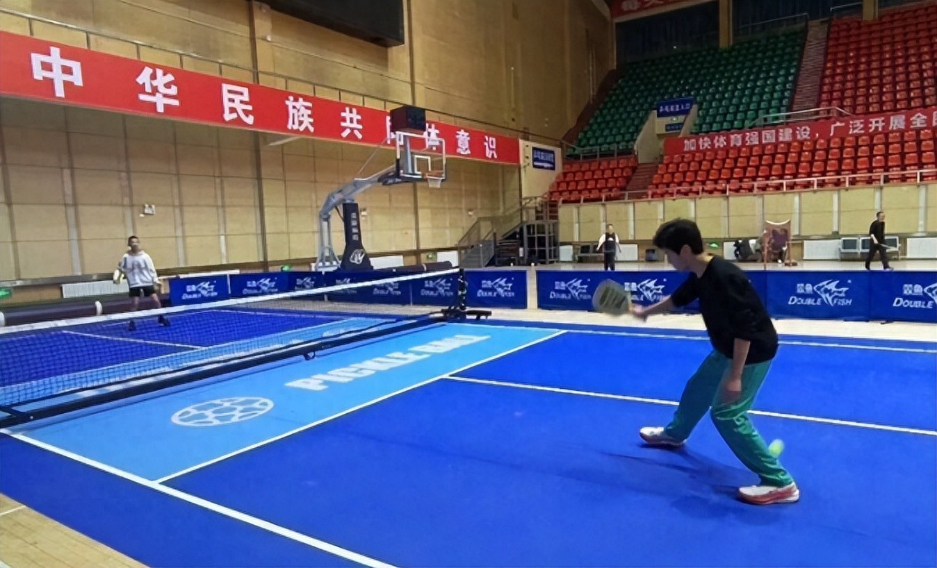 有“球”必应！湖滨体育馆新增一处匹克球场地(图1)