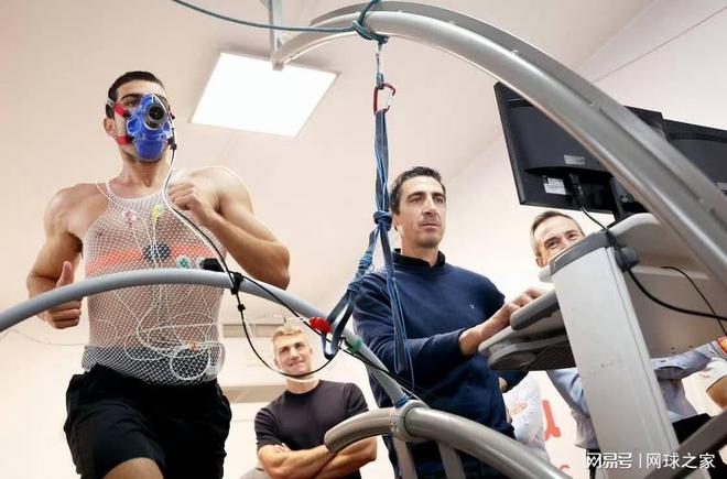 为夺澳网亮出新武器！阿卡将利用高科技体测制定更科学训练计划(图1)