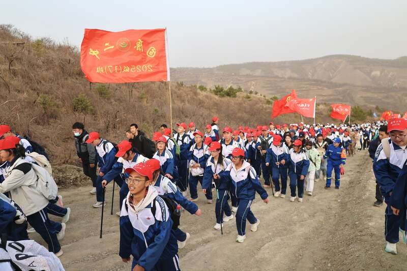 “长征路”常走常新 宁夏固原连续31年组织师生徒步百里祭英烈(图4)