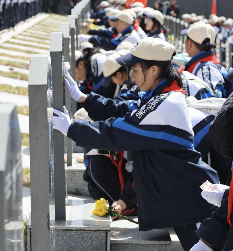 “长征路”常走常新 宁夏固原连续31年组织师生徒步百里祭英烈(图11)