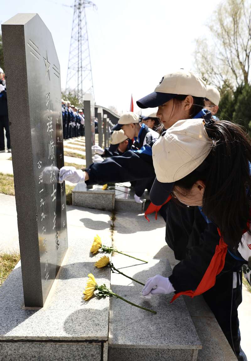 “长征路”常走常新 宁夏固原连续31年组织师生徒步百里祭英烈(图12)