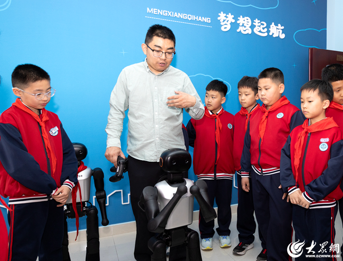 全省首个中小学具身智能机器人实训基地落户东营市河口区河安小学(图2)
