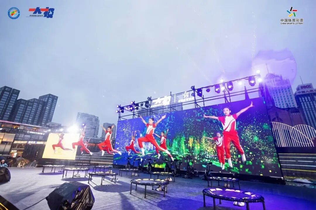 一人一技燃动天一广场免费体育培训带市民动起来(图5)