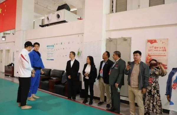 尼泊尔奥林匹克委员会和孟加拉国奥林匹克协会到访云南省体育工作大队（网球中心）(图1)
