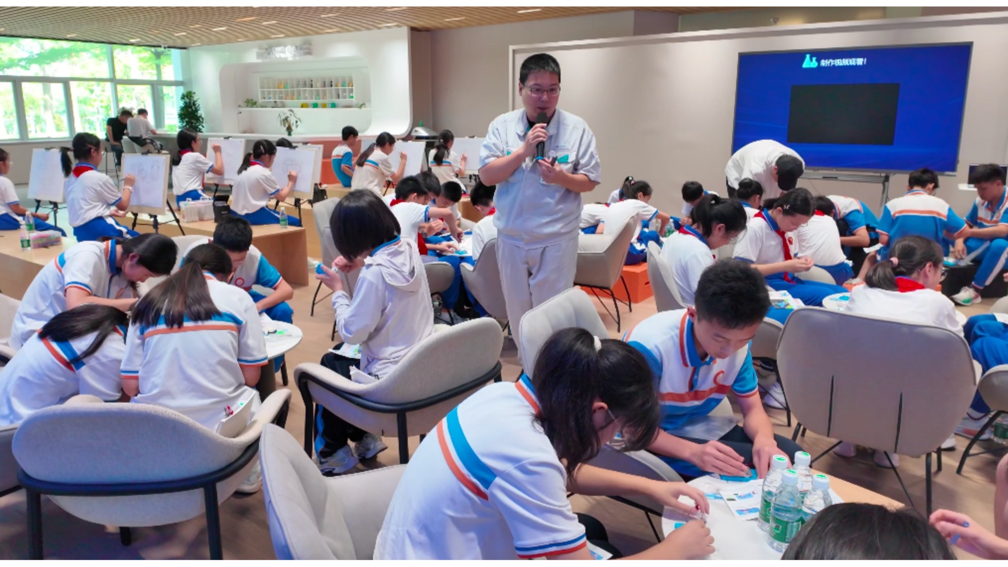 AI时代就业新观察︱“灯塔工厂”里的职业新生(图5)