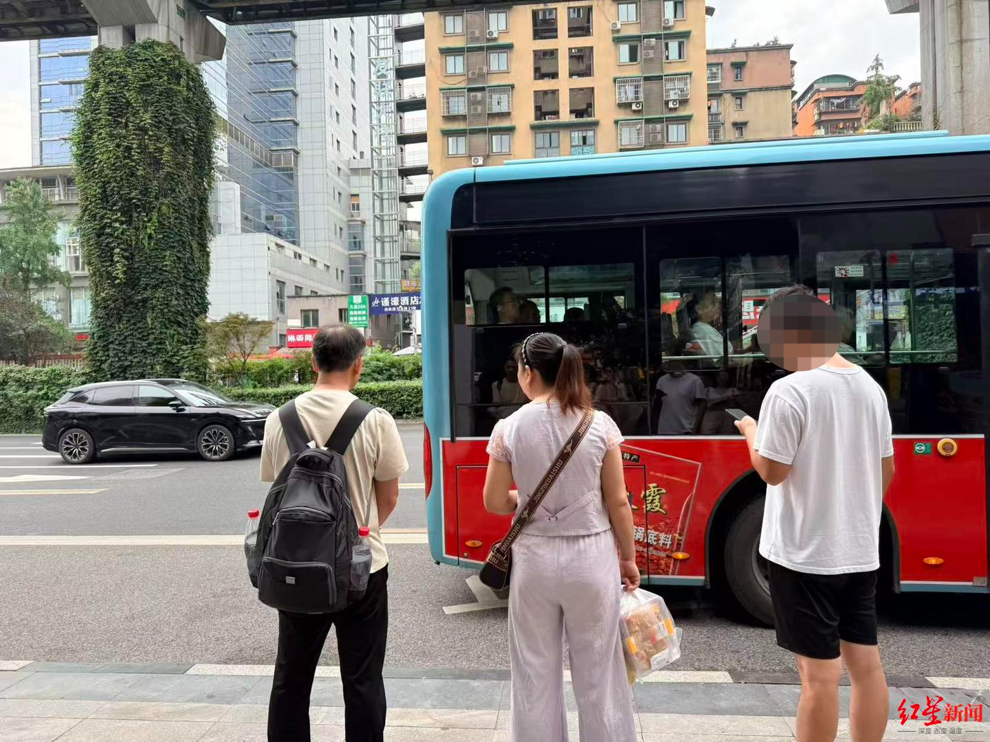 “牢笼合约”：30岁的我被母亲送进特训营(图1)