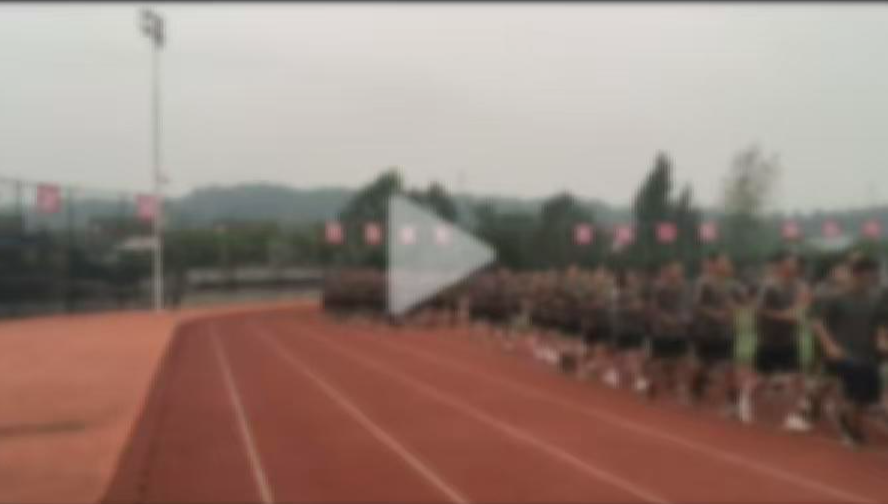 “牢笼合约”：30岁的我被母亲送进特训营(图4)
